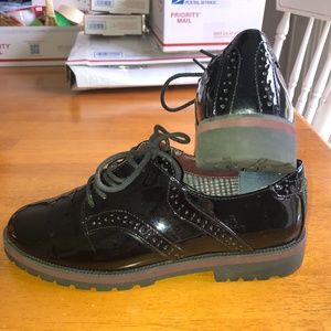 White Mountain Gilly Patent Oxford Size 7